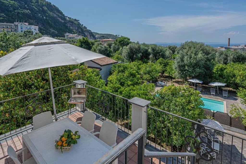 Apartmán Casa Gege', For Up To 5 Guests, Shared Pool, Sorrento Center Exteriér fotografie