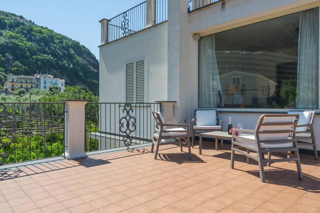 Apartmán Casa Gege', For Up To 5 Guests, Shared Pool, Sorrento Center Exteriér fotografie